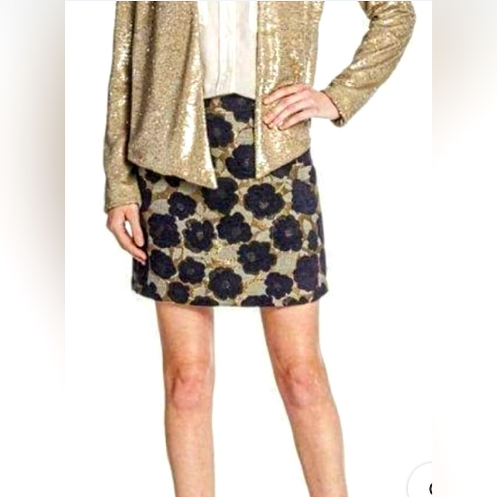 Sam Edelman 
Size 2 mini skirt
Metallic Jaquard 
“ the Weekender”
Holiday